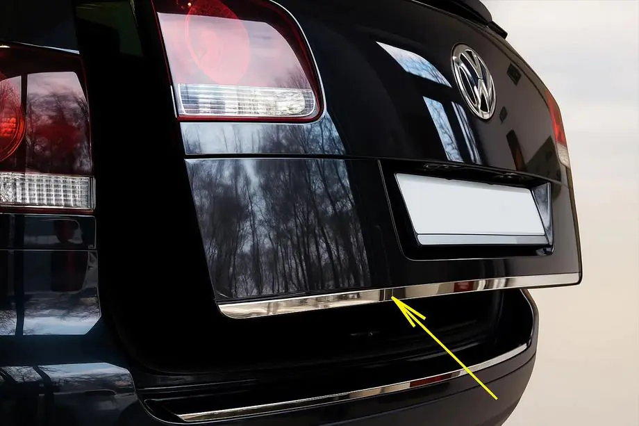 Volkswagen Touareg 2002–2010 Moldura Cromada Tapa Maletero Image