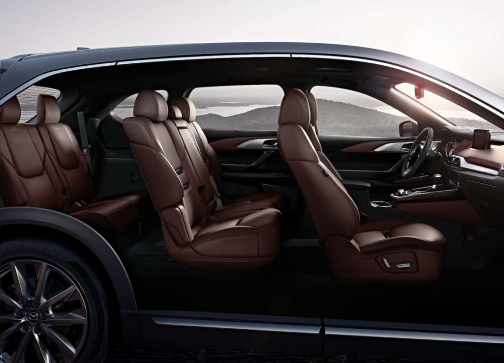 Examinar el jeep de siete plazas de cruce Mazda CX-9
