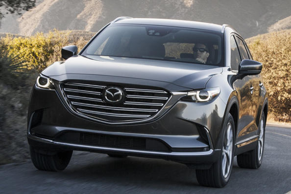 Examinar el jeep de siete plazas de cruce Mazda CX-9