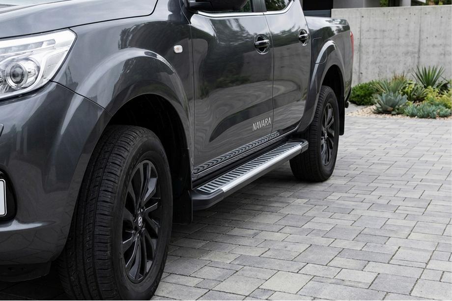 Nissan Navara/NP300 2016- Estribos Laterales Line (2 uds., Aluminio) Foto 1