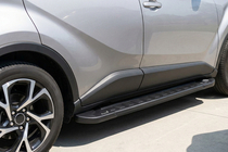 Toyota C-HR 2016-2023 Estribos Laterales RedLine Black (2 uds, Aluminio) foto 1