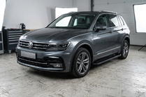 Volkswagen Tiguan 2016-2023 Estribos Laterales Allmond Black (2 uds., Aluminio) foto 1