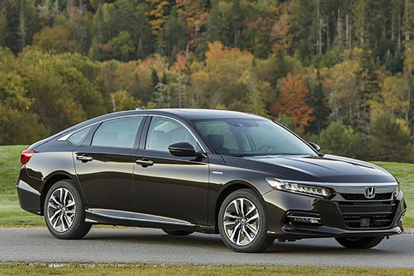 El examen de un sedán Honda Accord décima generación Foto 5