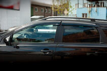 Nissan Qashqai 2007-2010 Deflectores de ventana con moldura cromada (4 uds, Niken) foto 2