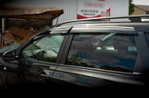 Nissan Qashqai 2007-2010 Deflectores de ventana con moldura cromada (4 uds, Niken) foto 3