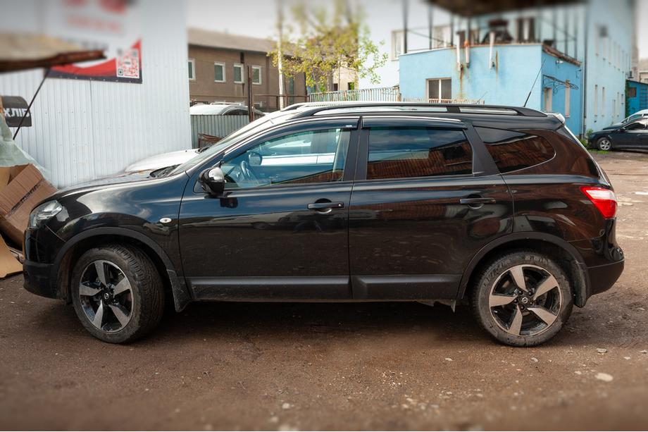 Nissan Qashqai 2007-2010 Deflectores de ventana con moldura cromada (4 uds, Niken) Foto 4