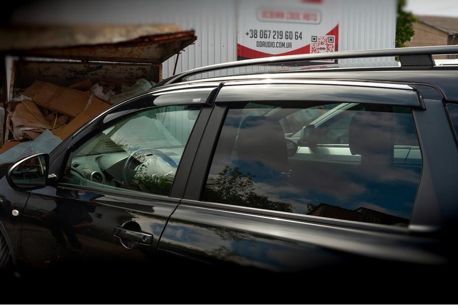 Nissan Qashqai 2010-2014 Deflectores de ventana con moldura cromada (4 uds, Niken) Foto 4
