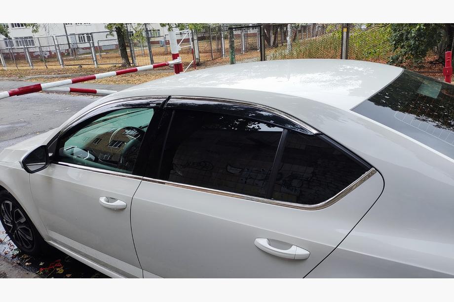 Skoda Octavia III A7 2013-2019 Deflectores de Ventana con Moldura Cromada LiftBack (4 uds, Niken) Image