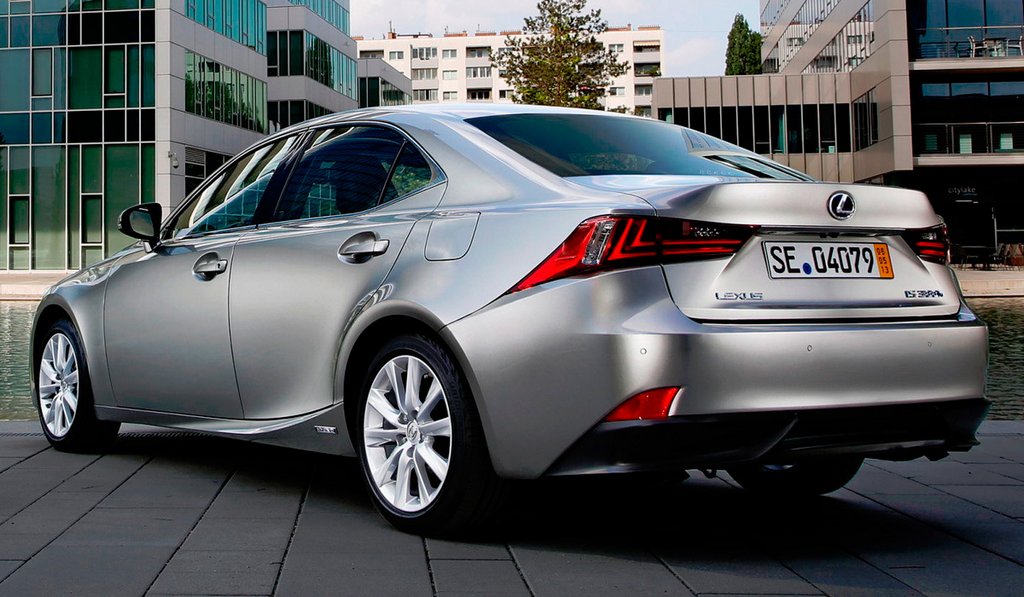 Actualizado el sedán Lexus IS