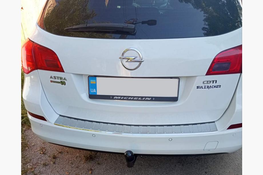 Opel Astra J 2009-2015 Protector de Parachoques Trasero V-1 Carmos (SW, Acero Inoxidable) Image