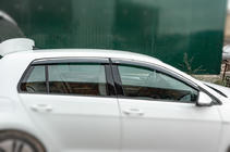 Volkswagen Golf 7/E-Golf 2012-2020 Deflectores de Ventana con Moldura Cromada HB (4 uds, Niken) foto 3