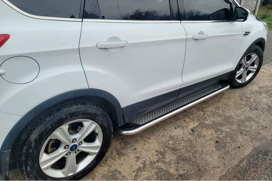 Ford Kuga/Escape 2013-2019 Estribos Laterales Maydos V2 (2 uds., Aluminio + Acero Inoxidable) Con moldura negra en las puertas Foto 1