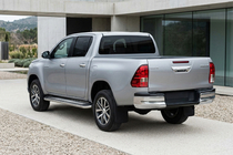 Toyota Hilux 2015- Estribos Laterales Maydos V2 (2 uds., Aluminio y Acero Inoxidable) foto 3