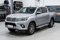 Toyota Hilux 2015- Estribos Laterales Maydos V2 (2 uds., Aluminio y Acero Inoxidable) foto 1
