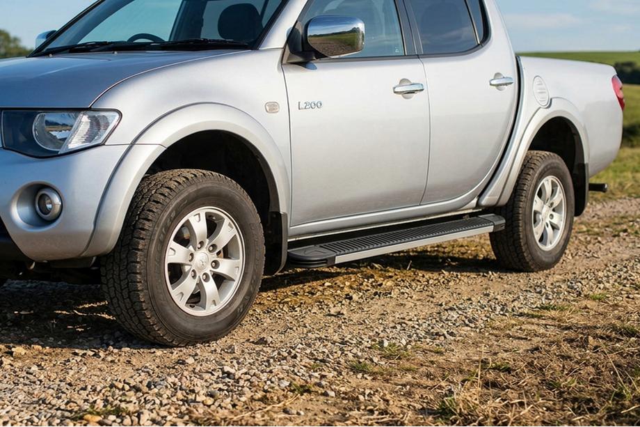 Mitsubishi L200 2006-2015 Estribos Laterales Maya V1 (2 uds., Aluminio) Image