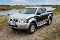 Nissan NP300 1999-2015 Estribos Laterales Maya V2 (2 uds., Aluminio) foto 1