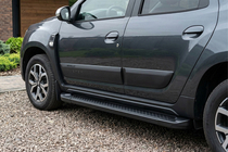 Renault Duster 2018-2024 Estribos Laterales Allmond Black (2 uds., Aluminio) foto 1