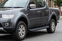 Fiat Fullback 2016- Estribos Laterales Allmond Black (2 uds., Aluminio) foto 1