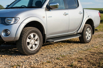 Fiat Fullback 2016- Estribos Laterales Maya V1 (2 uds., Aluminio) foto 1