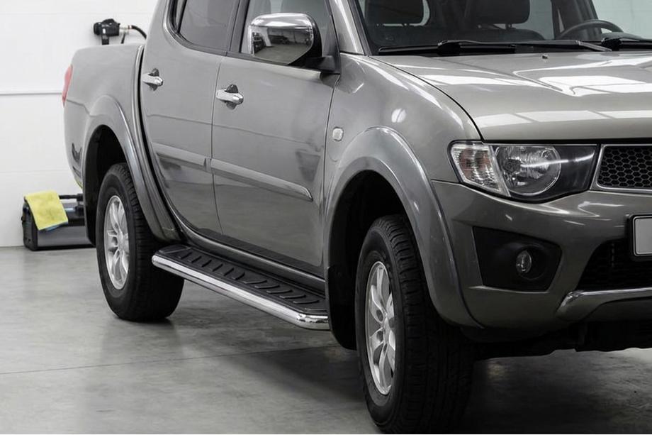 Fiat Fullback 2016- Estribos Laterales Maydos V1 (2 uds., Aluminio y Acero Inoxidable) Image