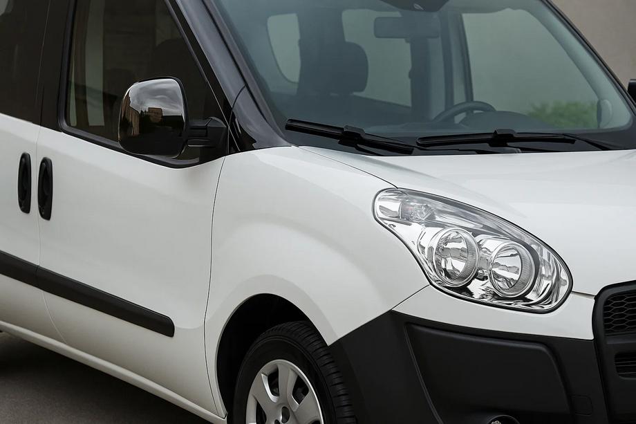Fiat Doblo II 2010-2022 Cubiertas de Espejos Cromo Negro (2 uds., plastico) Image