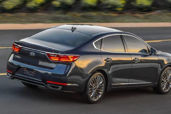 Sedán Kia Cadenza: solidez, comodidad y calidad premium Foto 7