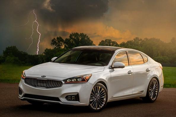 Sedán Kia Cadenza: solidez, comodidad y calidad premium