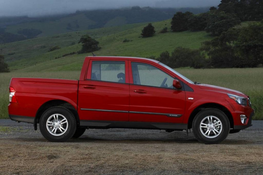 Examen de la parte trasera de la camioneta Ssang Yong Actyon Sports