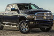 El examen de la insignia de una camioneta RAM 3500 foto 4