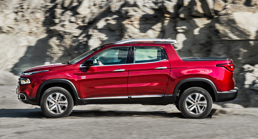 Examen de la parte trasera de la camioneta Fiat Toro