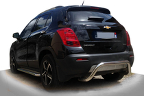 Chevrolet Trax 2012-2023 Barra Trasera AK007 (Acero Inoxidable) foto 1