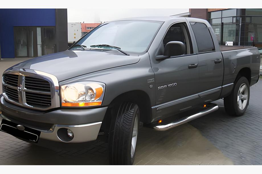Dodge RAM (DT) 2018– Tubos laterales angulares (2 uds., acero inoxidable) Image
