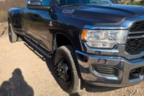 Dodge RAM (DT) 2018– Tubos Laterales Estándar (2 uds., Acero Inoxidable) foto 2