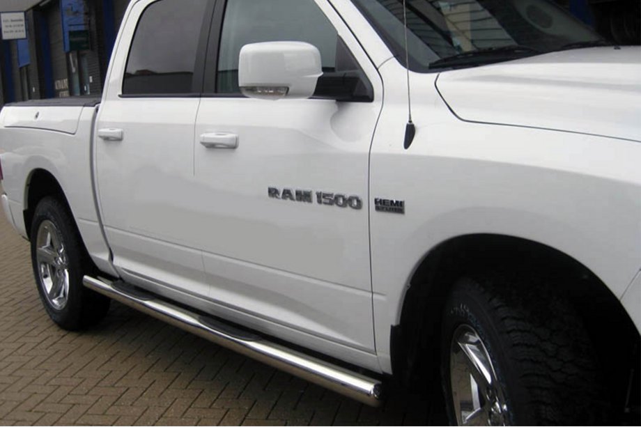 Dodge RAM (DT) 2018– Tubos Laterales Estándar (2 uds., Acero Inoxidable) Image