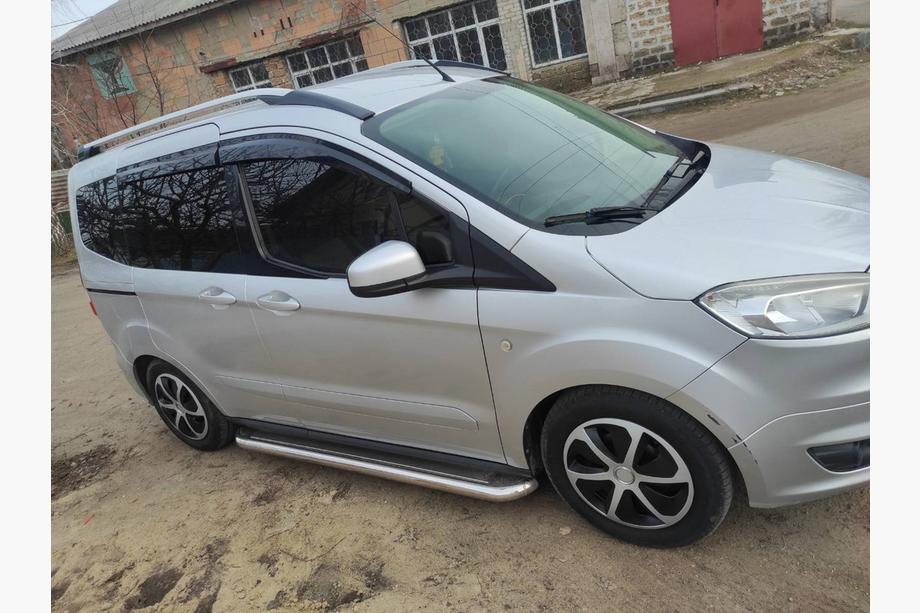 Ford Courier 2014-2023 Estribos Laterales Premium (2 uds., Acero Inoxidable) Image