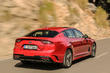 Kia Stinger: liftback con el deporte costumbres foto 8