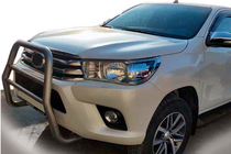 Toyota Hilux 2015- Defensa Delantera QT007 (Acero Inoxidable) foto 1