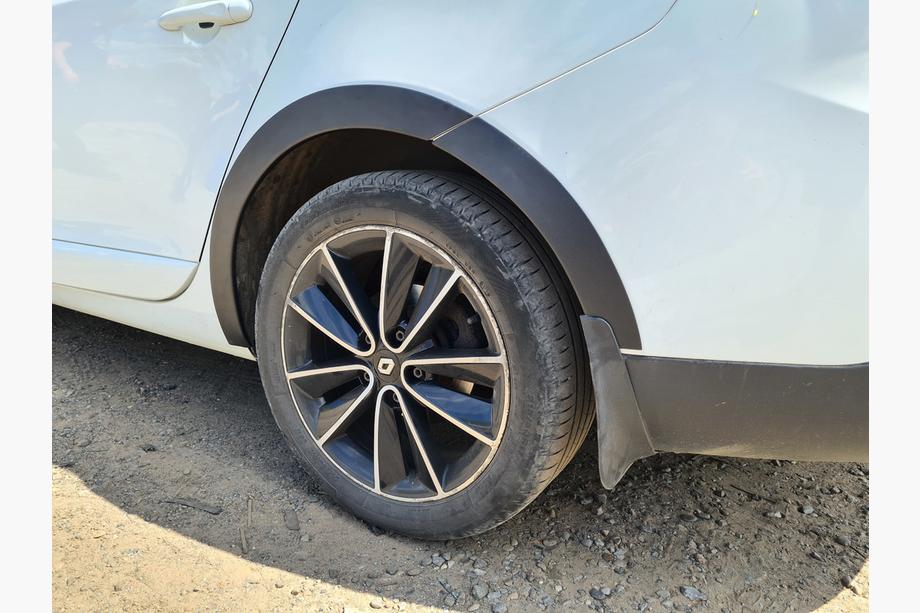 Renault Megane III 2009-2016 Aletines de aleta (8 uds, negros) SW, plástico ABS Foto 9