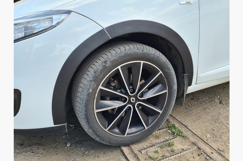 Renault Megane III 2009-2016 Aletines de aleta (8 uds, negros) SW, plástico ABS Foto 2