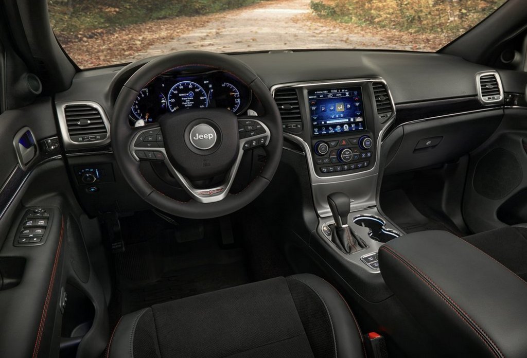El examen de una camioneta Jeep Grand Cherokee Trailhawk