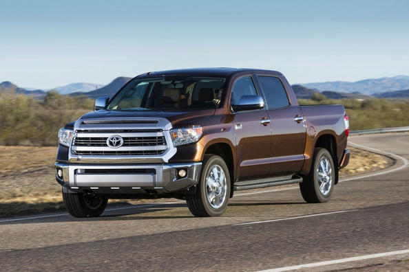 Examen de la parte trasera de la camioneta Toyota Tundra