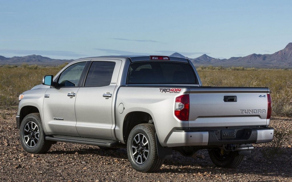 Examen de la parte trasera de la camioneta Toyota Tundra