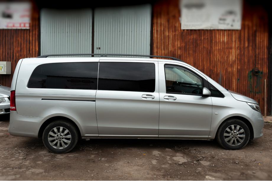 Mercedes Vito/V-class W447 2014- Barras de techo negras CAN Diseno Original (Pies de metal) Batalla Media (LONG) Foto 5