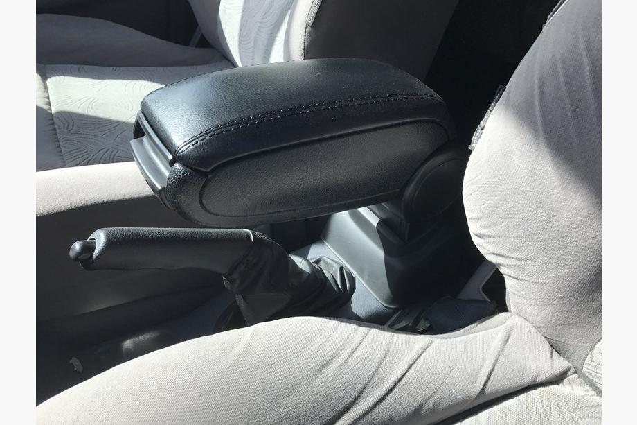 Ford Connect 2002–2006 Reposabrazos Image