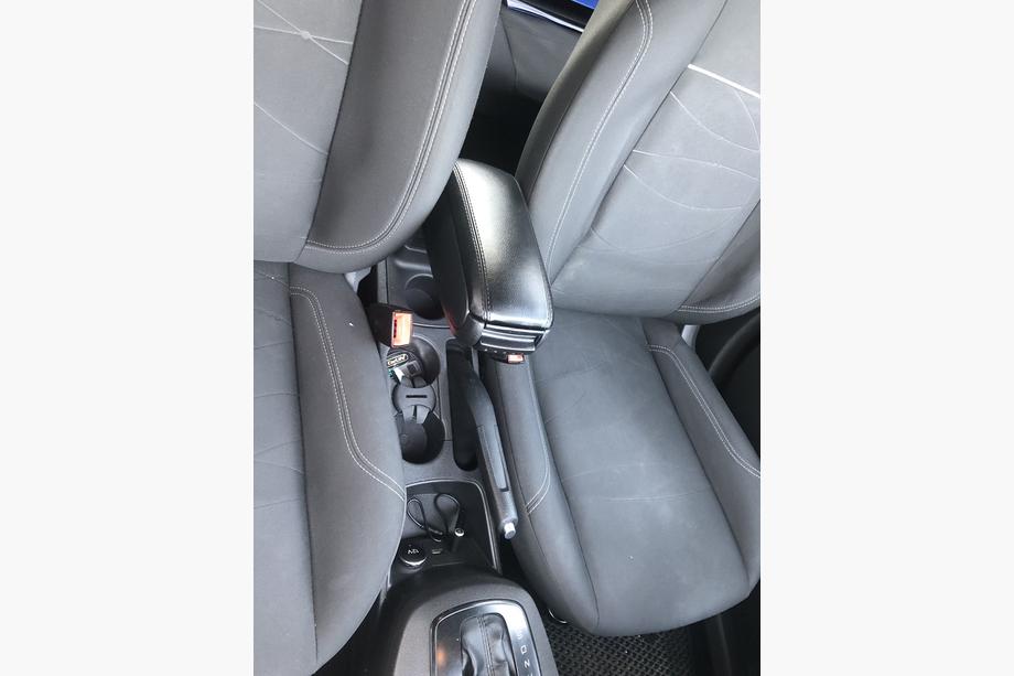 Ford Fiesta 2008-2017 Reposabrazos Foto 3