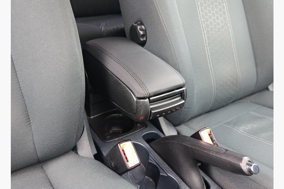 Ford Fiesta 2008-2017 Reposabrazos Image