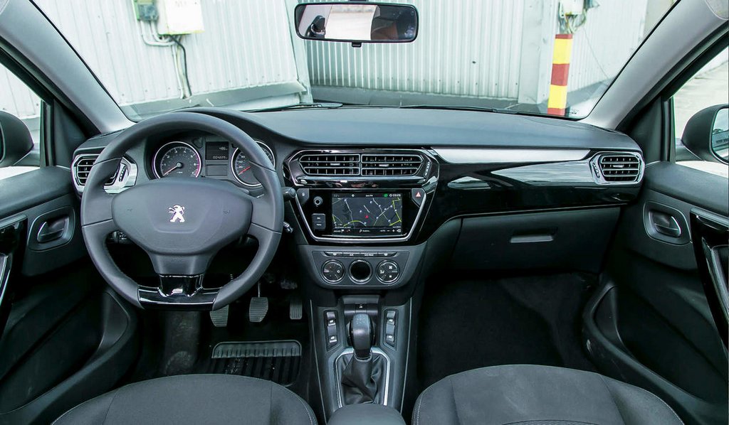 Revisión actualizada de la berlina Peugeot 301
