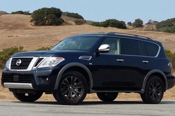 El examen de una camioneta Nissan Armada de segunda generación Foto 5