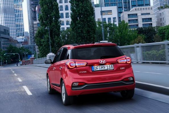Actualizado cinco puertas hatchback Hyundai i20 Foto 3