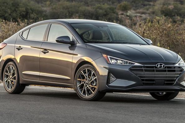 Descripción general el Hyundai Elantra 2019 el modelo del año